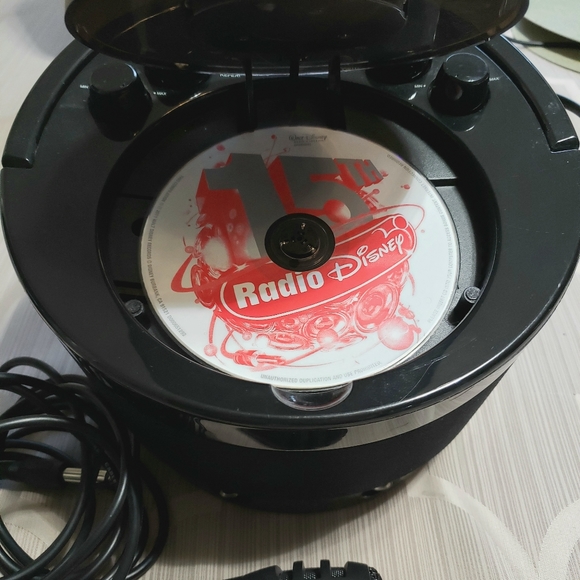 GPX Karaoke Party Machine With Microphone And CD - Picture 4 of 5